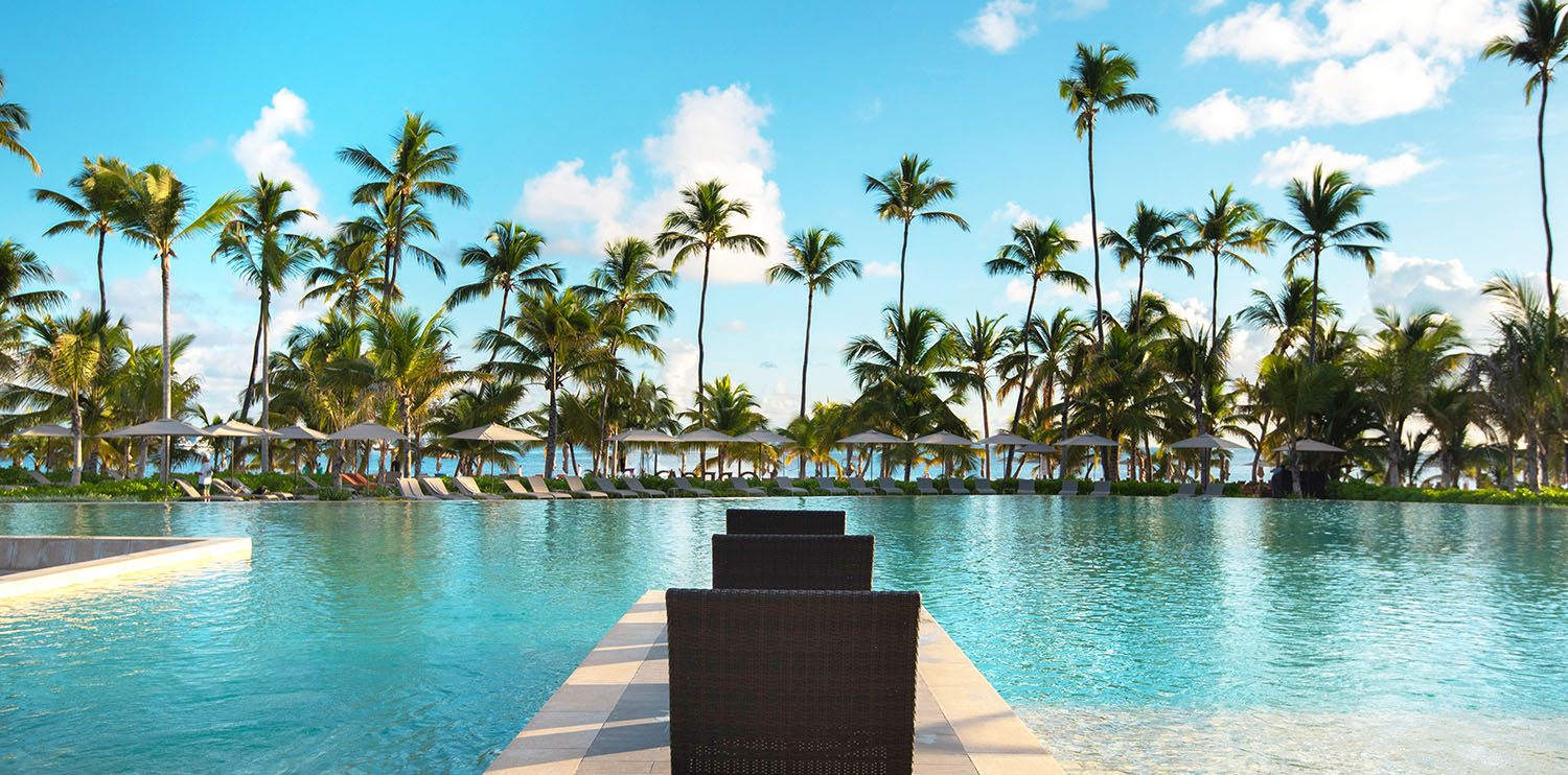 Ikonisches Bild des Swimmingpools mit Meerblick des Lopesan Costa Bávaro Hotels, Resort & Spa in Punta Cana, Dominikanische Republik 